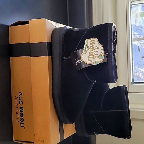 AUS Wooli black mid calf boots - Picture 1 of 5